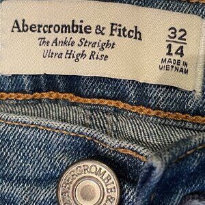 Abercrombie & Fitch ankle straight ultra high rise jean